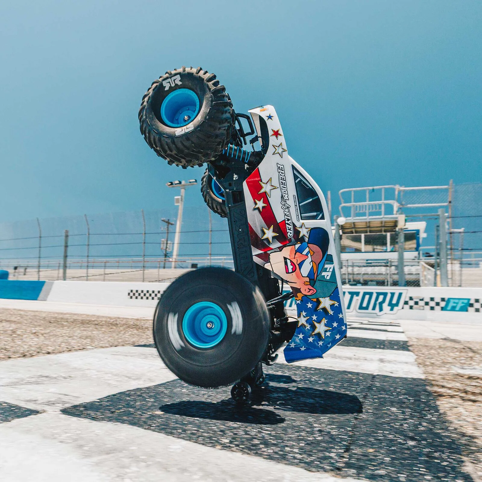 Arrma Monster Truck Freedom Flyer 223S 4x4 Brushless RTR ARA3530SFFT1 - Image 21