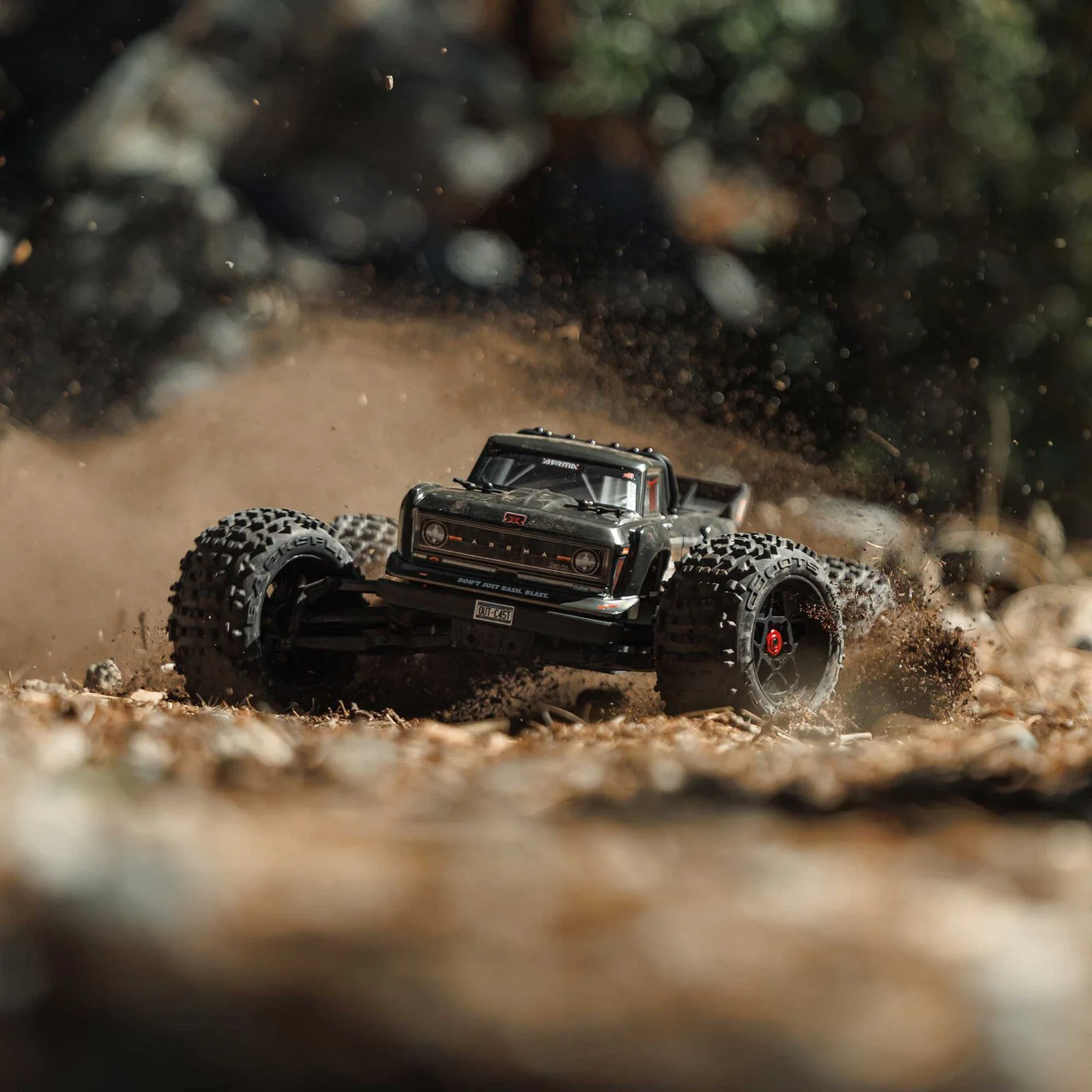Arrma Truggy Outcast 4S V2 4x4 BLX RTR ARA4410V2 - Image 17