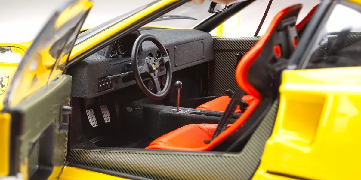 Kyosho Diecast Ferrari F40 Jaune 40 Ans 1/18 KS08416Y - Image 7