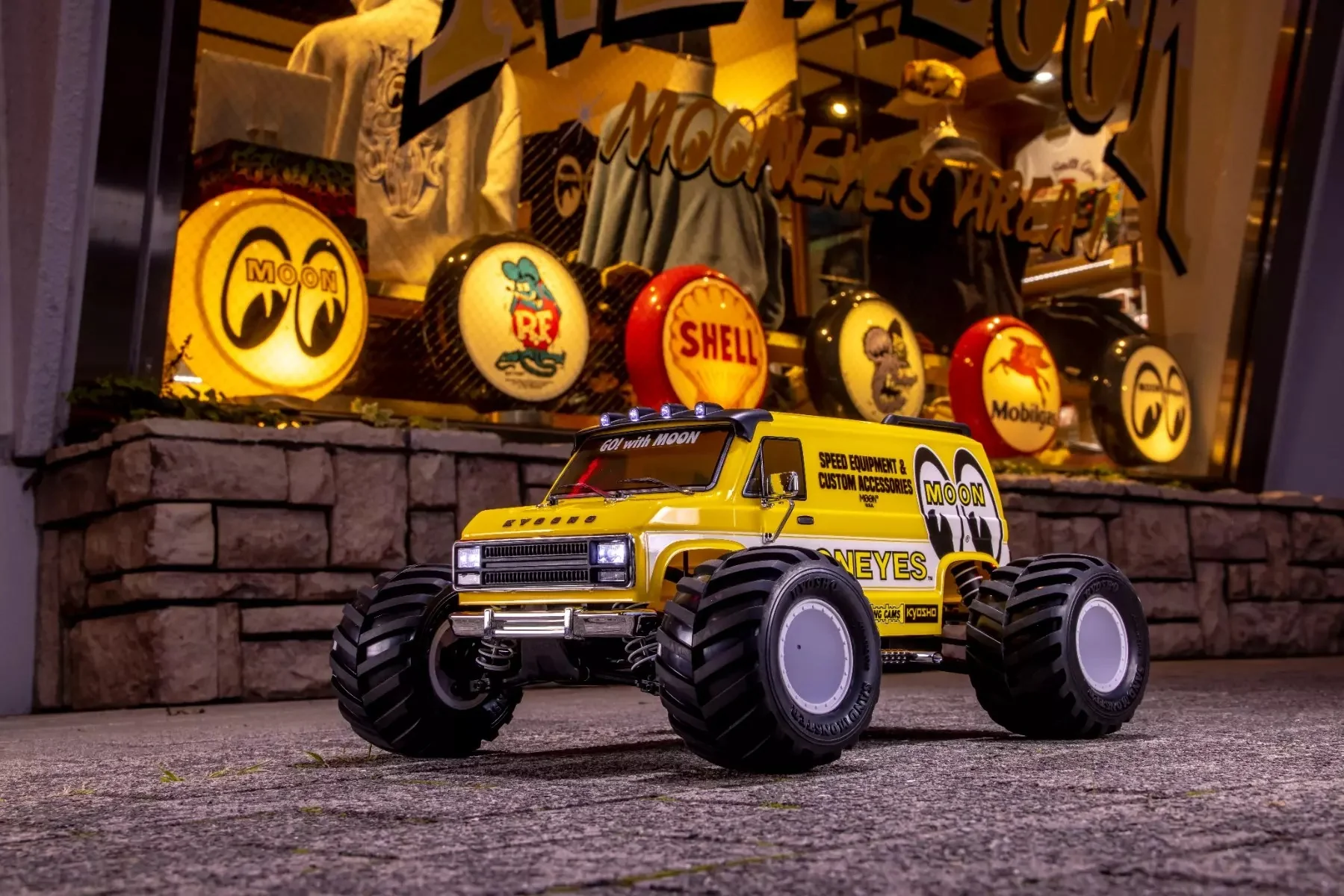 Kyosho Fazer FZ-02-L MadVan MOONEYES 4WD RTR 34413T1B - Image 15