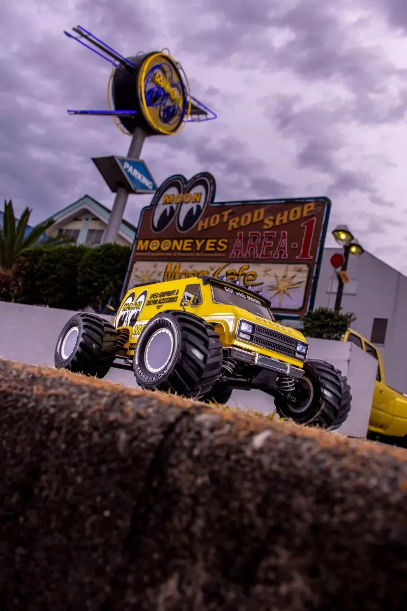Kyosho Fazer FZ-02-L MadVan MOONEYES 4WD RTR 34413T1B - Image 16