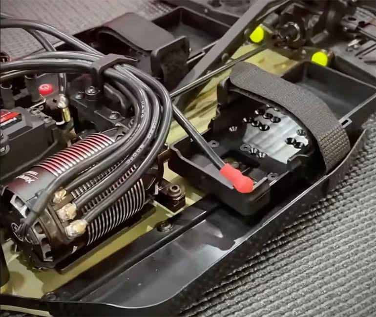Kyosho Inferno MP11E 4WD KIT 34119B - Image 11