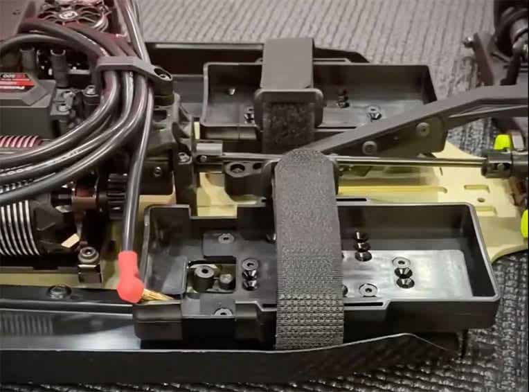 Kyosho Inferno MP11E 4WD KIT 34119B - Image 9