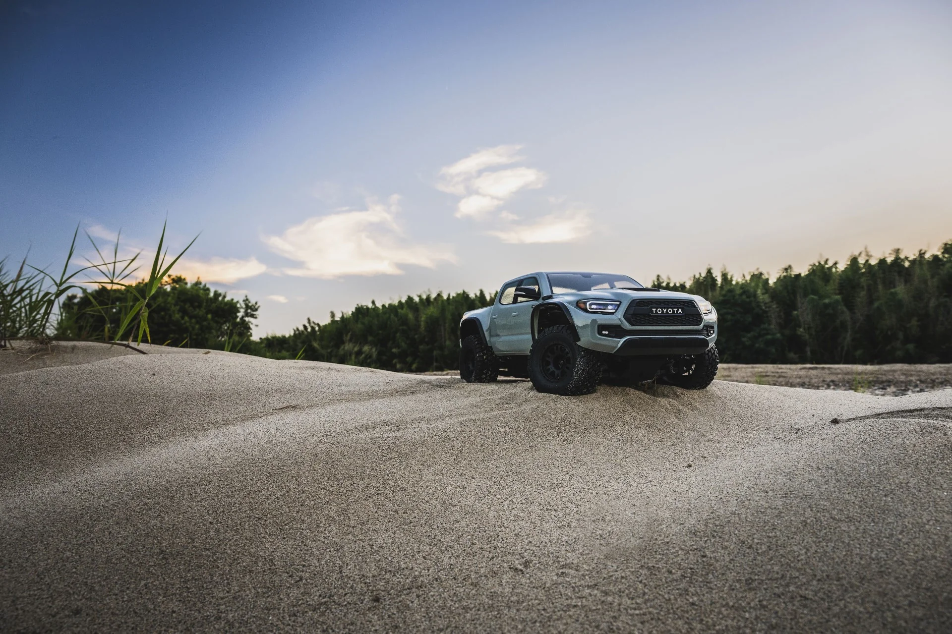 Kyosho KB10L Toyota Tacoma TRD Pro VE 3S RTR - Image 25