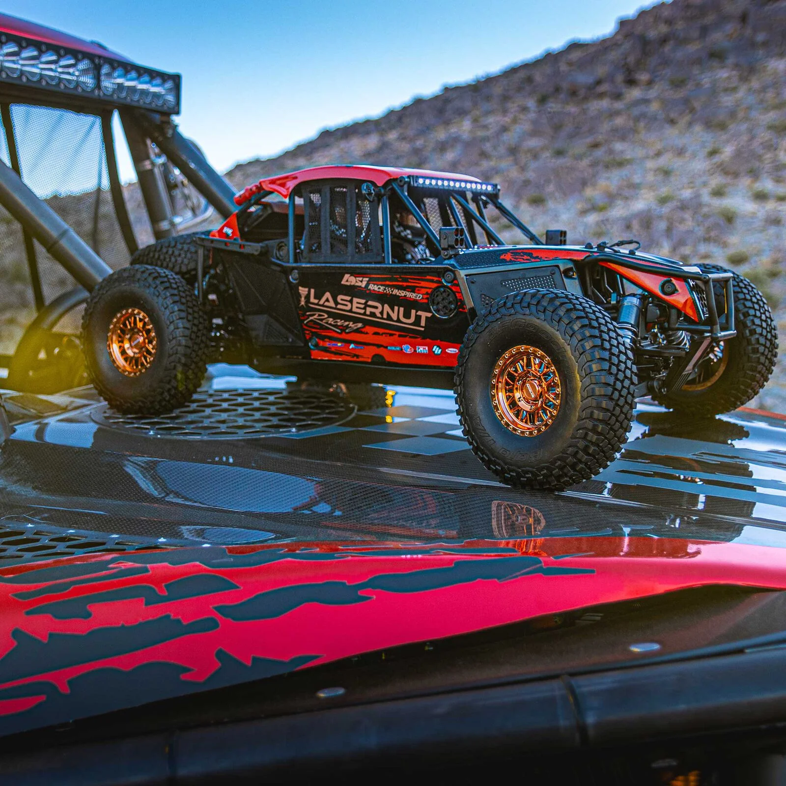 Losi 8IGHT-X Super Lasernut 4WD Brushless 1/6 RTR LOS04019 - Image 9