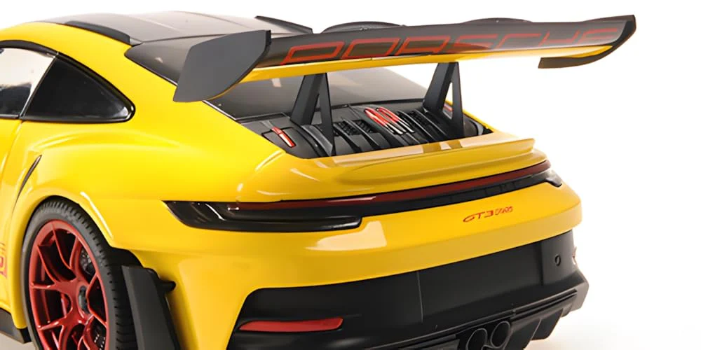 MiniChamps Porsche 911 992 GT3 RS 2024 Jaune 1/18 110062025 - Image 5