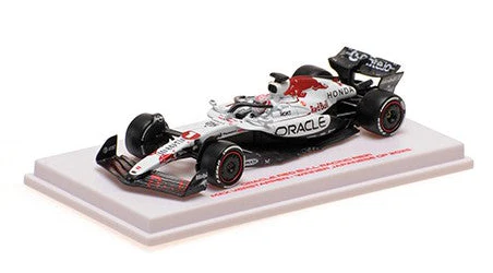 MiniChamps Red Bull RB21 1 Max Verstappen F1 Winner Japon 2025 1/64 640250301 - Image 3