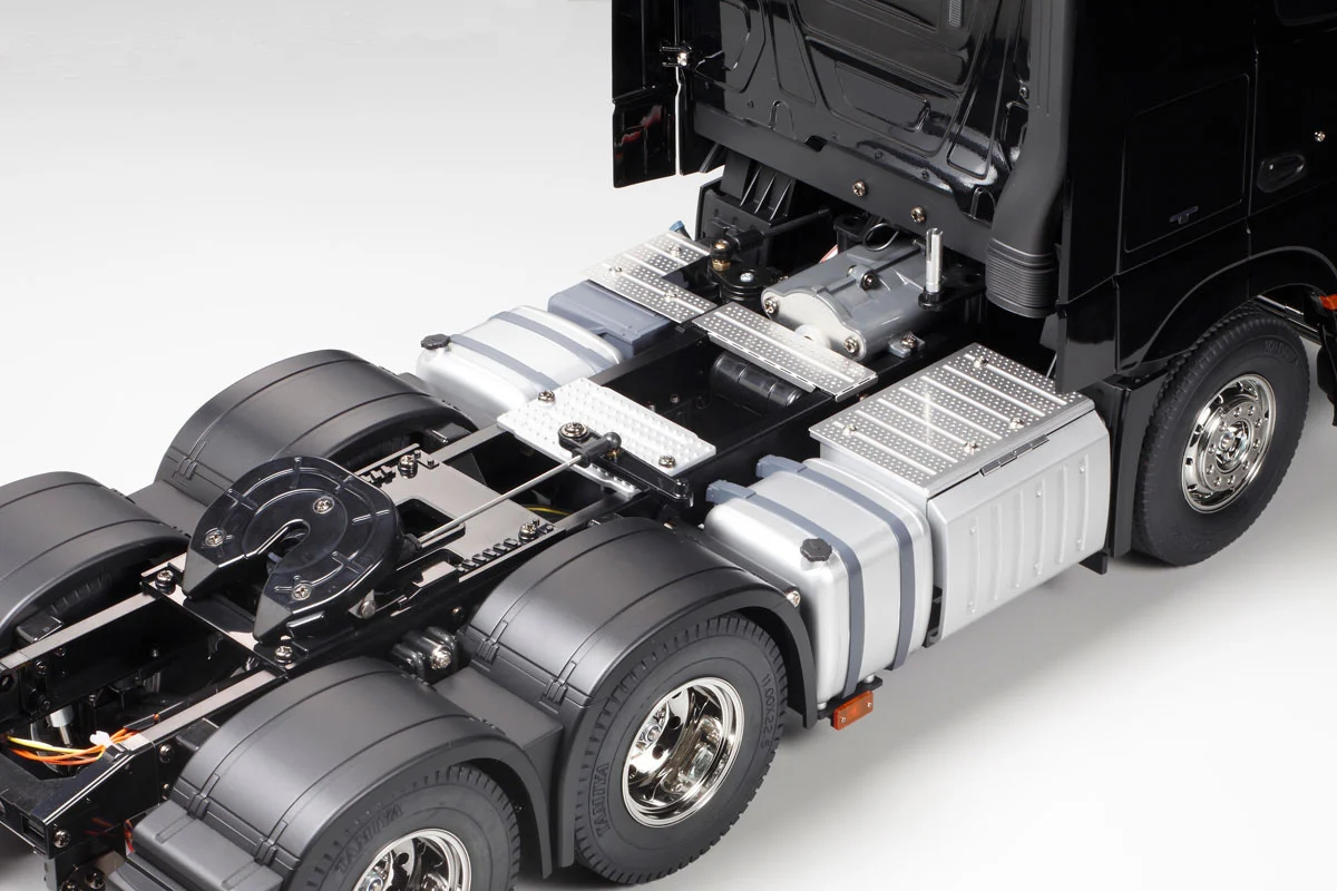 Tamiya Camion Mercedes Actros 3363 6x4 Gigaspace KIT 56348 - Image 7